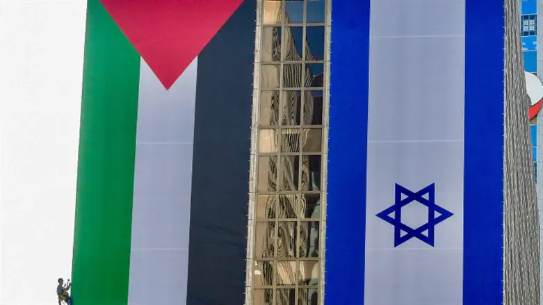 PLO and Israeli flags hung in Ramat Gan