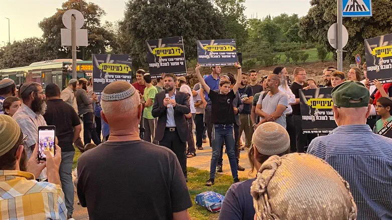 Protest against torturing the Jewish suspect