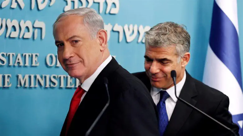 Benjamin Netanyahu (L) and Yair Lapid (R)