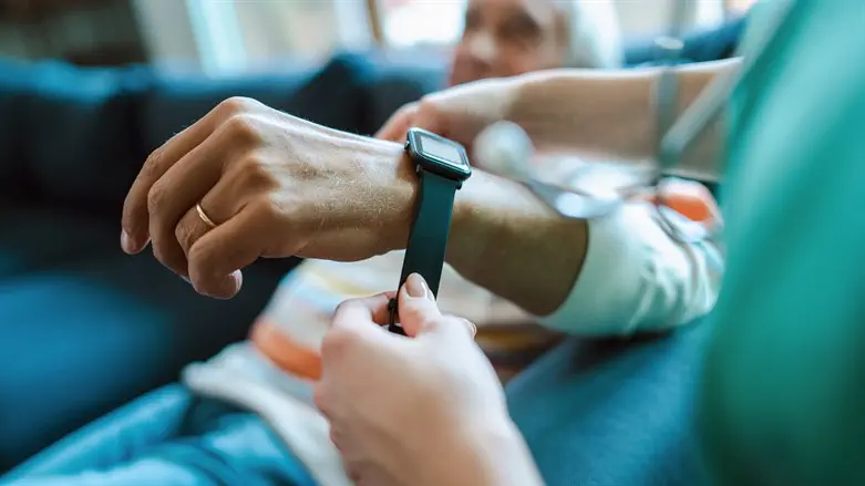 Wearable remote patient monitoring system