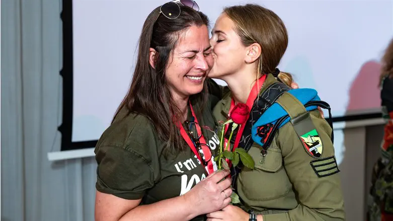 Mother reunited with her lone soldier daughter