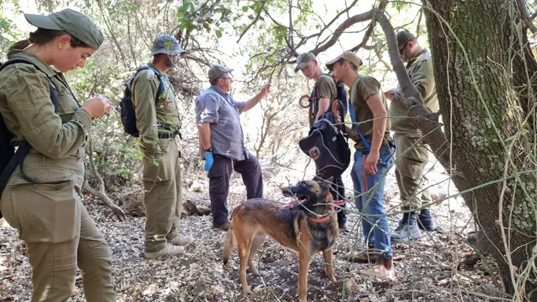IDF soldiers join the IDU's search for Moishe Kleinerman.