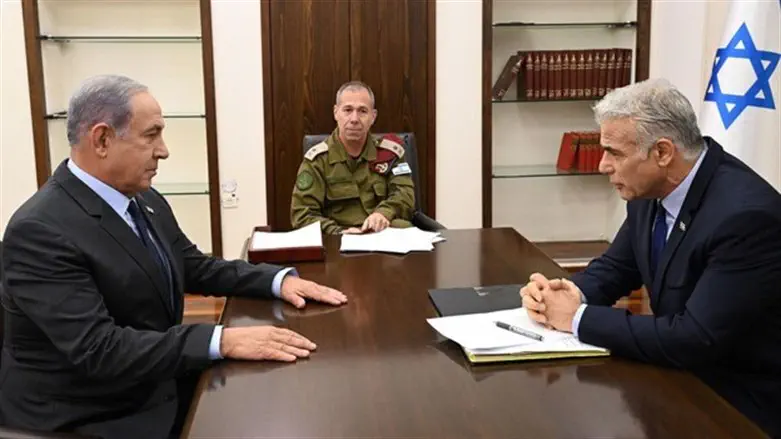 Benjamin Netanyahu meets with Yair Lapid for security briefing