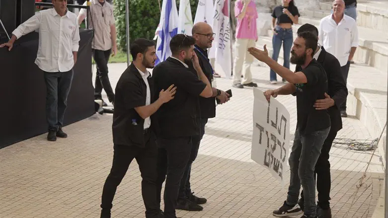 Riot at Sderot conference