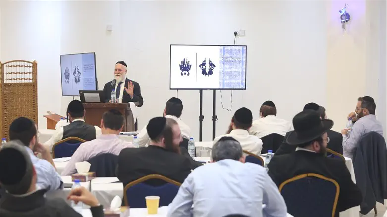Rabbi Dr. Fox meets with rabbis of London & the Crisis Intervention & Trauma Support group
