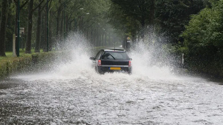 Flooding on the road (illustrative)