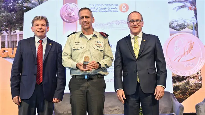 Kochavi receives Ben Gurion Medal