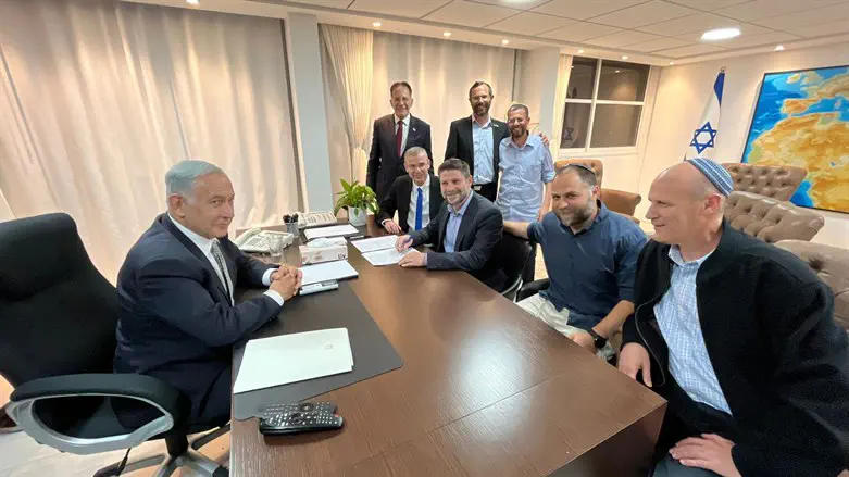 Smotrich, Netanyahu, and their negotiating teams