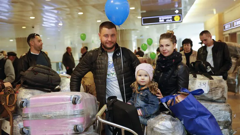 New immigrants arriving at Ben Gurion Airport