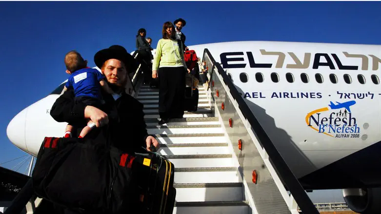 Aliyah to Israel on Nefesh B'Nefesh flight