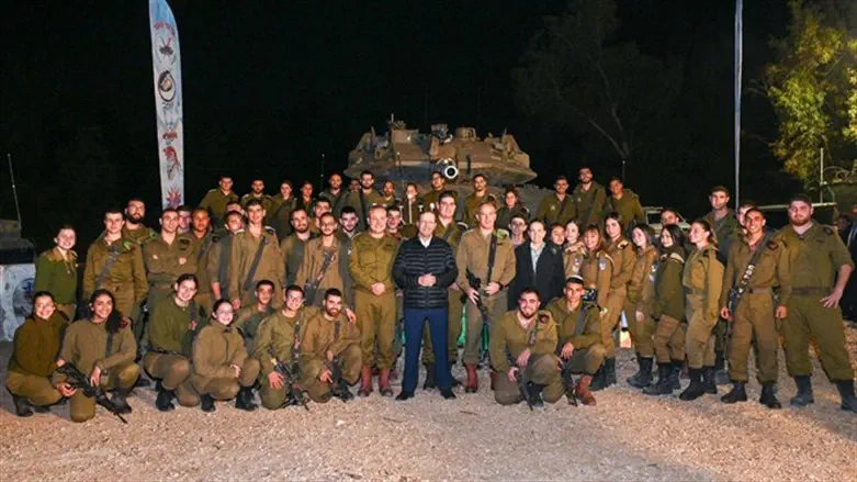 Herzog lights candles with IDF soldiers