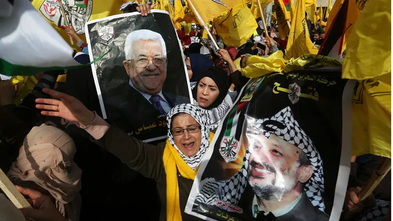 N'shei Fatah sport Arafat, Abbas posters