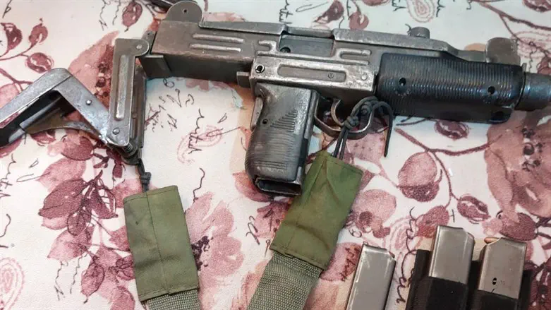 Submachine gun confiscated during arrest