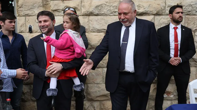 Smotrich and Liberman at transfer of power ceremony