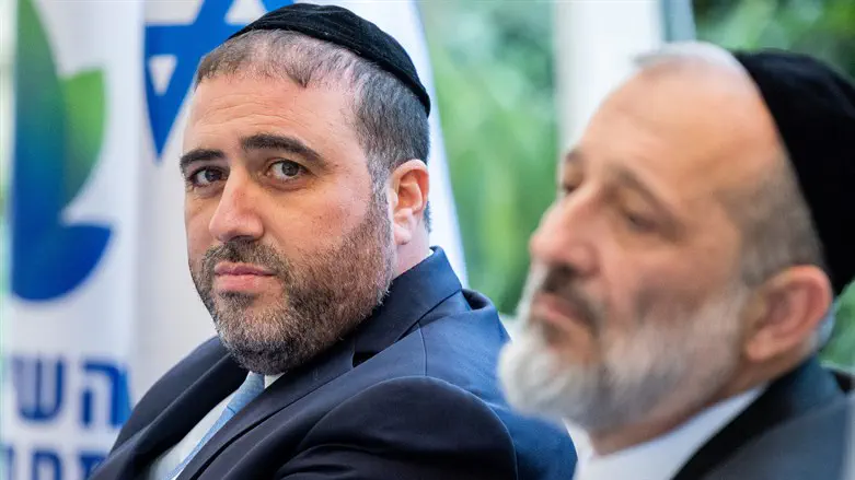 Moshe Arbel (l) and Aryeh Deri (r)
