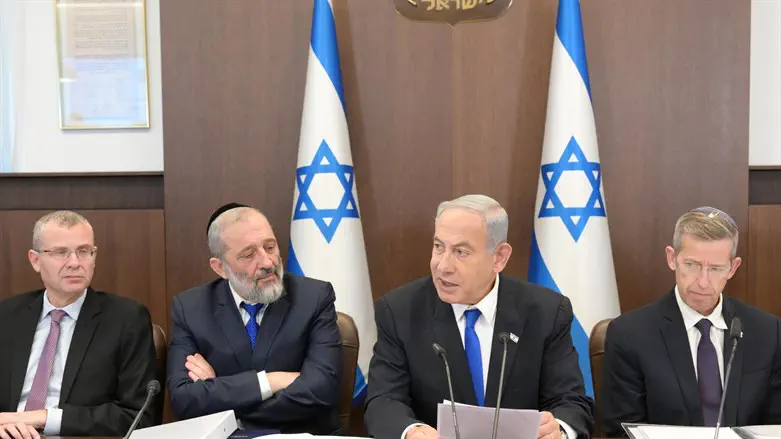 Netanyahu during cabinet meeting