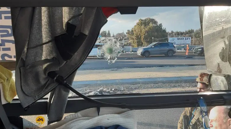 Bus attacked in Gush Etzion