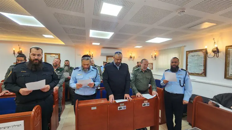 Police and Border Police stop for a moment of prayer
