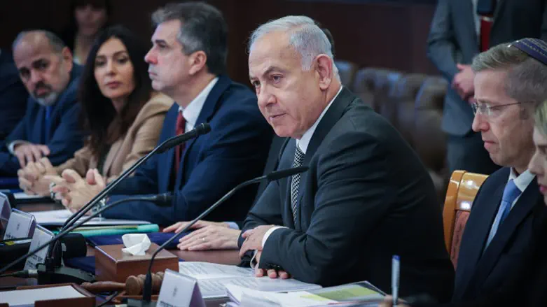 Benjamin Netanyahu at cabinet meeting