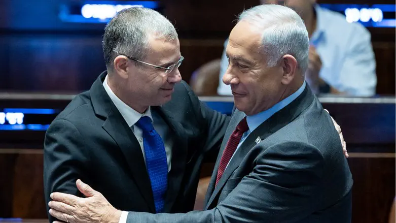 Yariv Levin (L) and Benjamin Netanyahu (R)