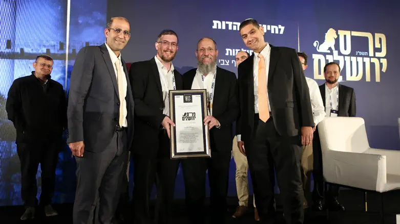 The Jerusalem Prize for Education and Judaism being presented to Rabbi Rimon of Sulamot