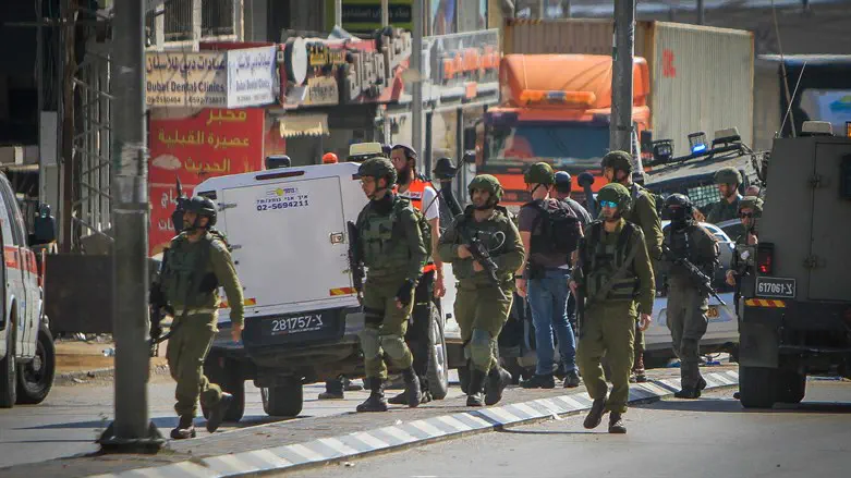IDF soldiers at the scene of Sunday's shooting attack in Huwara