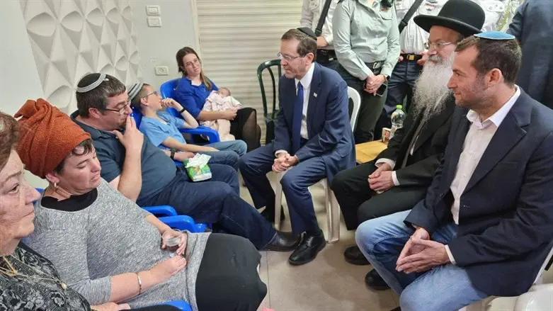 President Herzog visits Yaniv family
