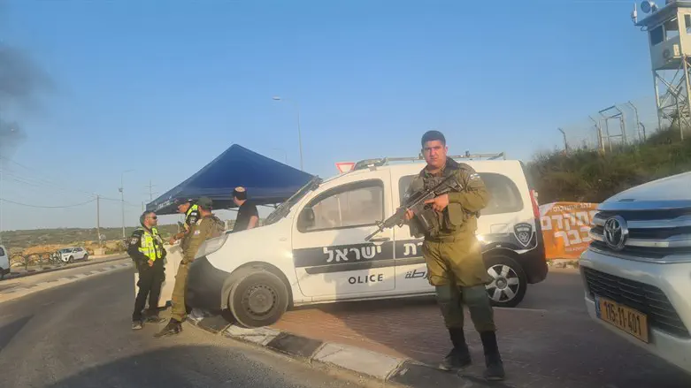 IDF roadblock on the road to Evyatar 