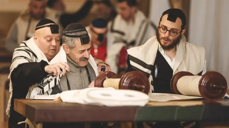 Rabbi Ariel Markowitz of Chabad Kyiv reads from the Megillah