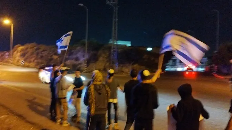 Protesters at the entrance to Ni'lin
