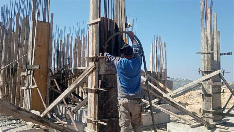 Building of new terrorist neighborhood in Samaria