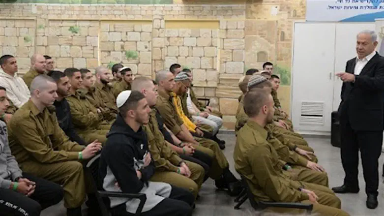 Netanyahu addresses IDF recruits