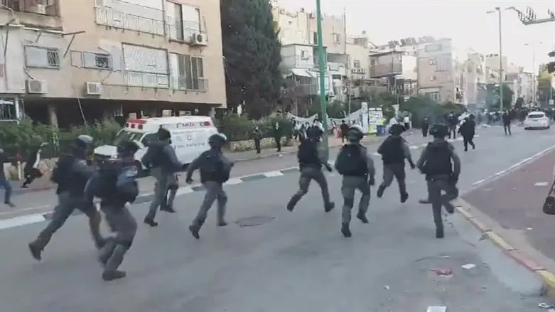 Riot police in Bnei Brak (archive)