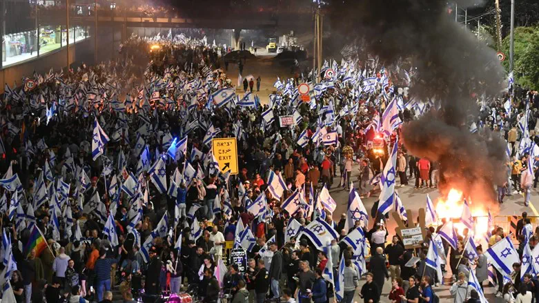 Protest on Ayalon Highway