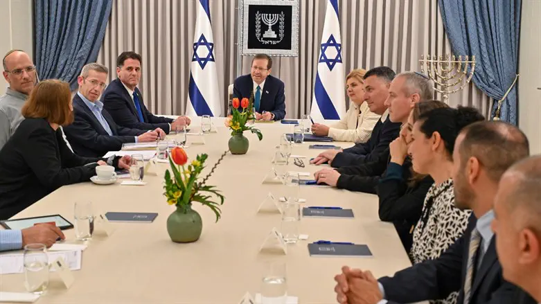 President meets coalition, opposition negotiation teams