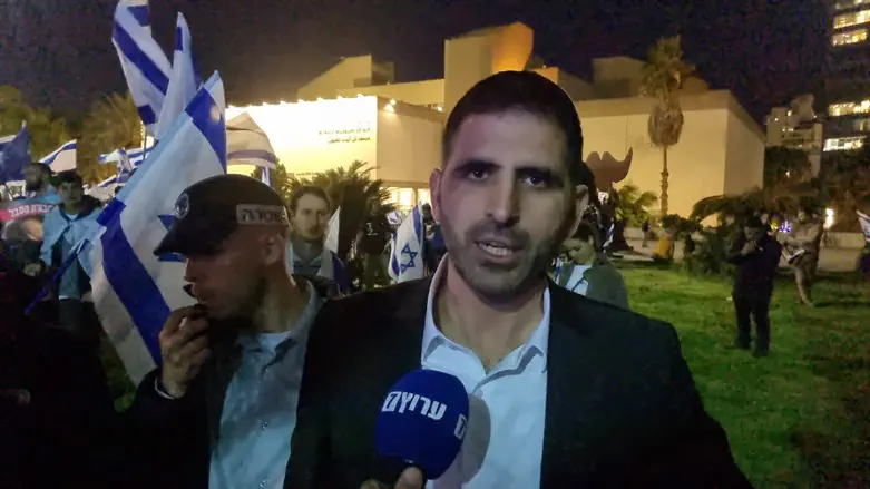 Minister Shlomo Karhi at demonstration in Tel Aviv