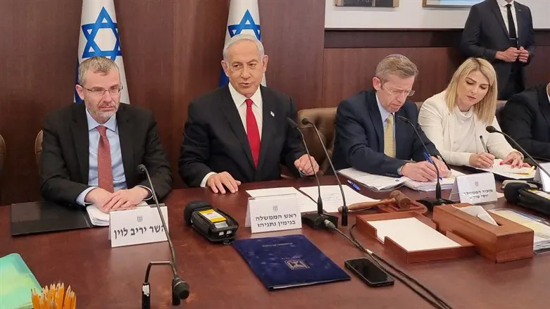 Netanyahu at Cabinet meeting