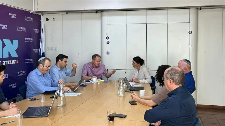 Labor negotiating team meets head of the Israel Democracy Institute