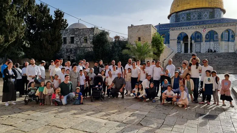 Residents of Har Bracha on Temple Mount
