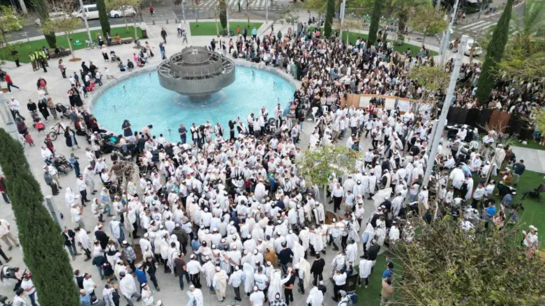 prayer in Tel Aviv