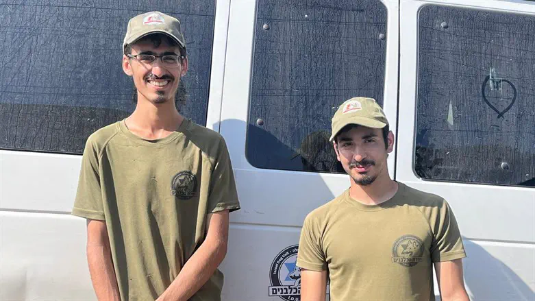 IDU volunteers David and Yosef