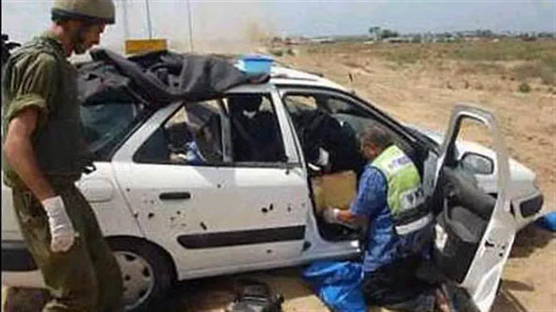 Car in which Gaza terrorists killed Tali Hatuel and four daughters