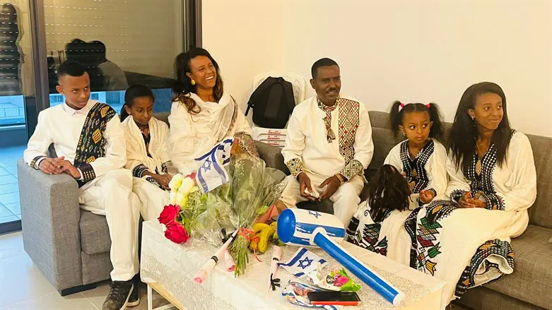 The newly arrived Damitie family in their new apartment in Kiryat Gat