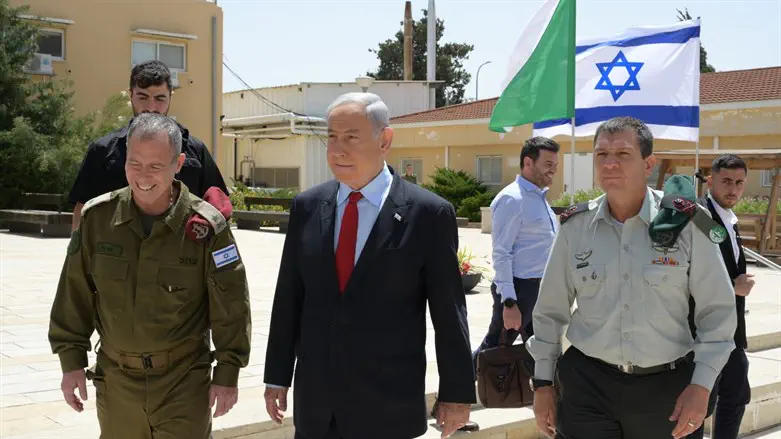 Netanyahu at intelligence base