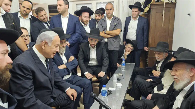 PM Netanyahu with Rabbi Edelstein's family