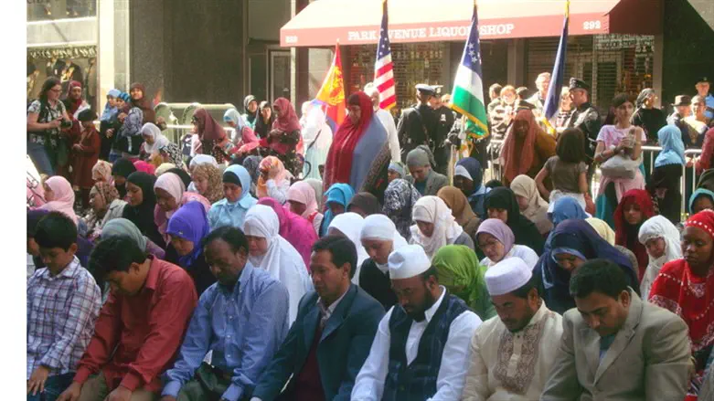 Muslims Pray on NY Streets