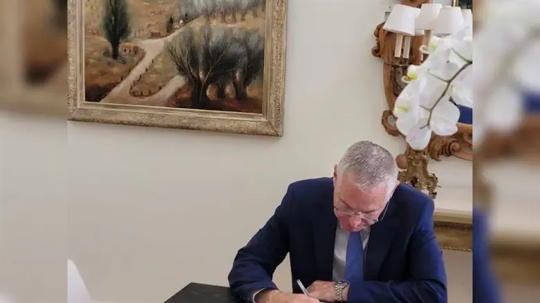 Signing the MOU