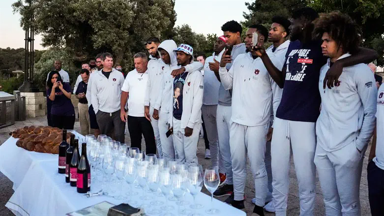 The Auburn University men's basketball team celebrating Shabbat in Israel, July 31, 2022. 