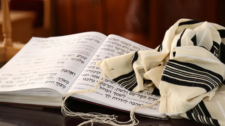 Prayers at the synagogue (illustrative)