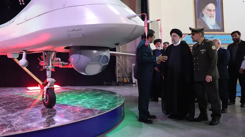 The president of Iran next to the new UAV